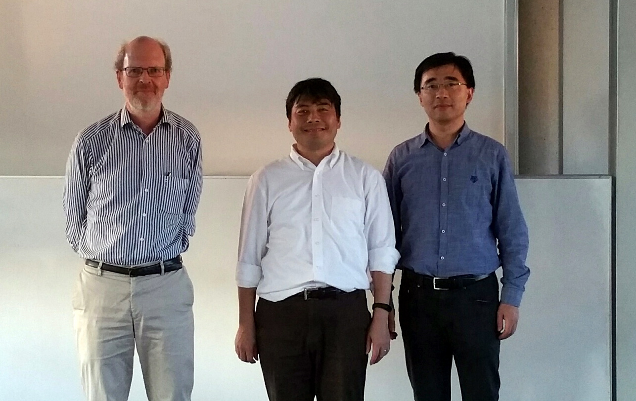 On the left Prof. Dr.-Ing. Schlichtmann, in the middle Prof. Hashimoto.